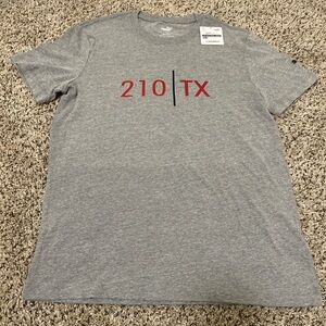 Mens Medium Gray Graphic T-Shirt